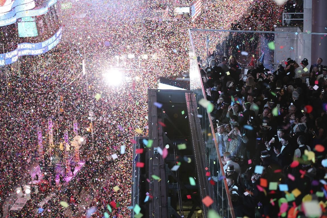 Un millón de personas recibió 2016 en Times Square con vítores y optimismo