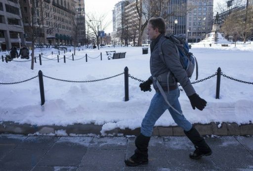 Washington sigue bloqueada tras nevada que causó 33 muertos