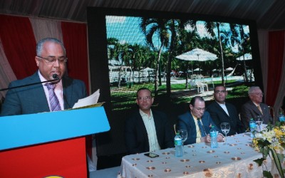 Julio Cesar Pérez, durante el discurso central del acto de juramentación de la nueva Junta Directiva de  AMAPROSAN.