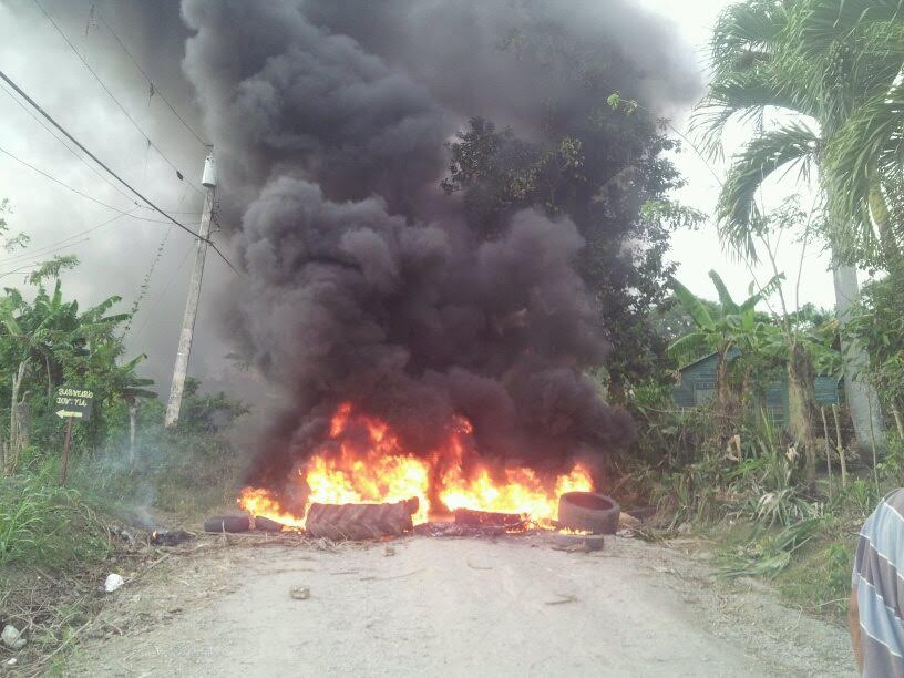 Comunidades Salcedo protestan por “incumplimiento” de autoridades