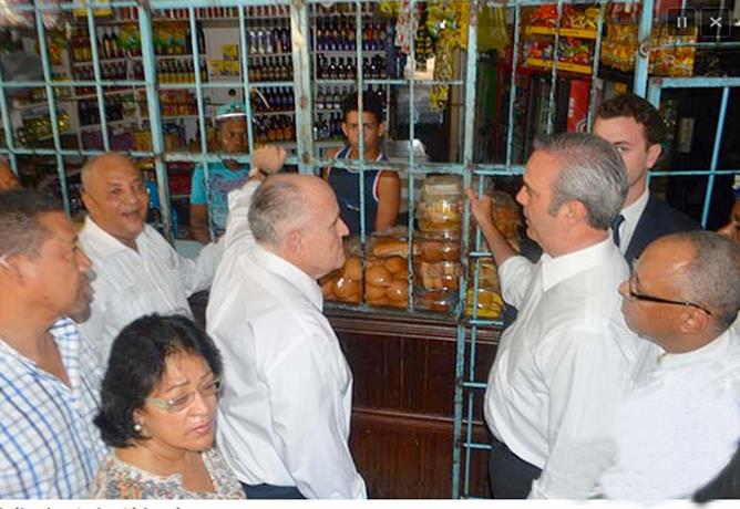 Giuliani y Abinader realizan “visita sorpresa” al barrio Villa Duarte