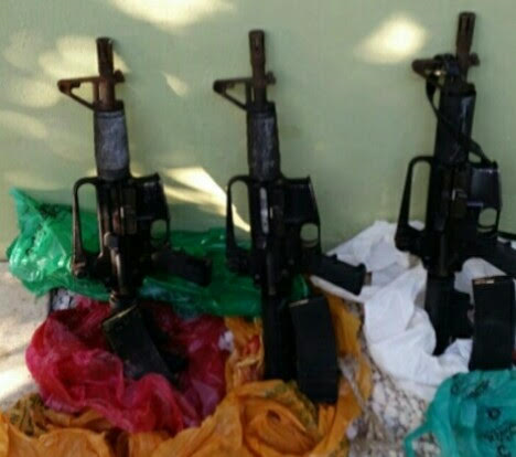 EL SEIBO: PN decomisa 4 fusiles y una escopeta enterrados en patio