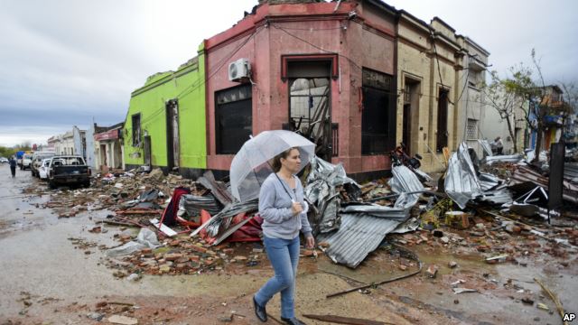 URUGUAY: Cuatro muertos y más de 30 heridos por tornado