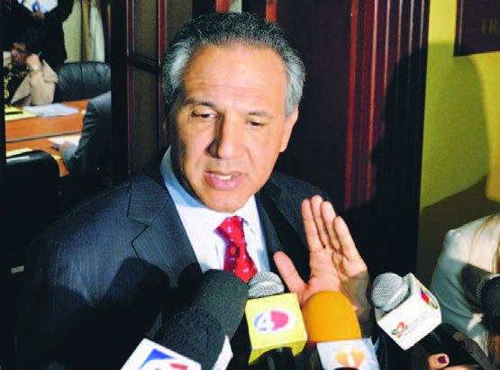 Peralta denuncia partidos oposición trajeron colombiano hackearía JCE