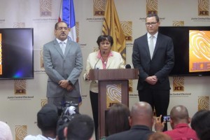 jueces de la JCE Rosario Graciano de los Santos, José Ángel Aquino y Eddy Olivares.