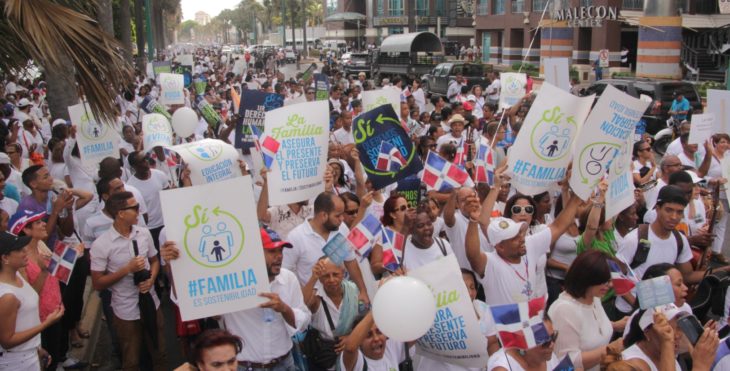 Sociedad civil marcha y pide agenda familia en la asamblea de la OEA