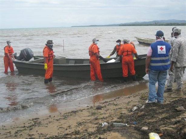 HIGUEY: Zozobra yola iba a P. Rico; rescatan al menos 13 viajeros con vida