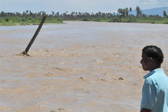 Desagüe presa Tavera destruye cultivos de guineo en la provincia Valverde