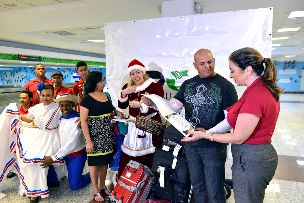 Viajeros dominicanos comenzaron a recibir beneficio de la gracia navideña