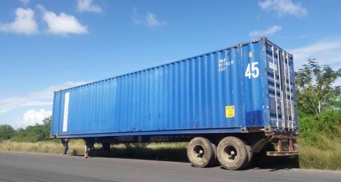Aduanas dice someterá comerciantes adquieran mercancía robada de furgón