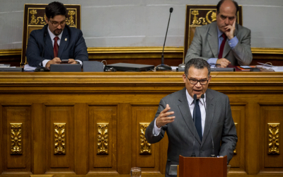 El diputado por la coalición opositora MUD, Henrique Marquez, participa en una sesión de la Asamblea Nacional de Venezuela.