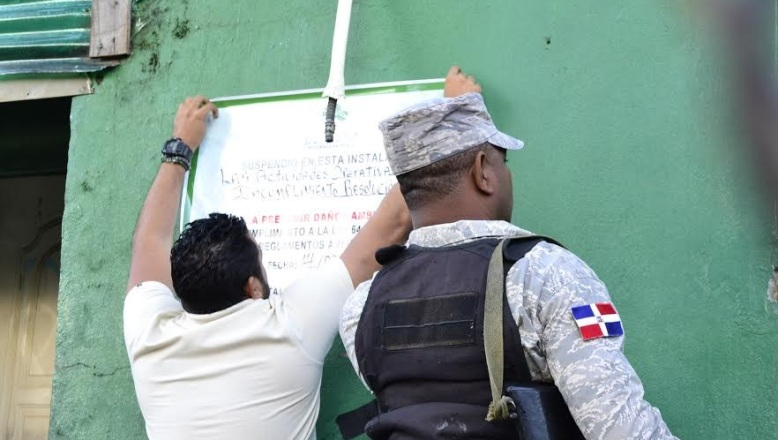 Medio Ambiente cierra empresa desguazaba barcos a orillas del río Isabela