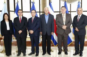 EL SALVADOR: Valdez Arbizu asume presidencia Consejo ... - Almomento.net