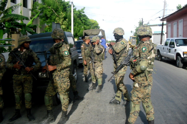 Comienza operativo policial y militar contra delincuencia en R. Dominicana