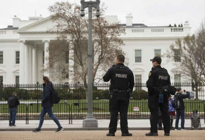 Detienen cerca a Casa Blanca hombre dijo que llevaba una bomba en su coche