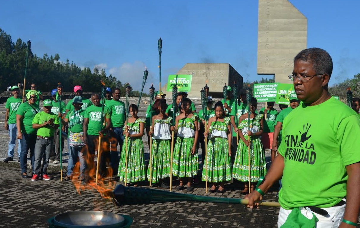 “Llama verde” en R.Dominicana para exigir justicia contra sobornos Odebrecht