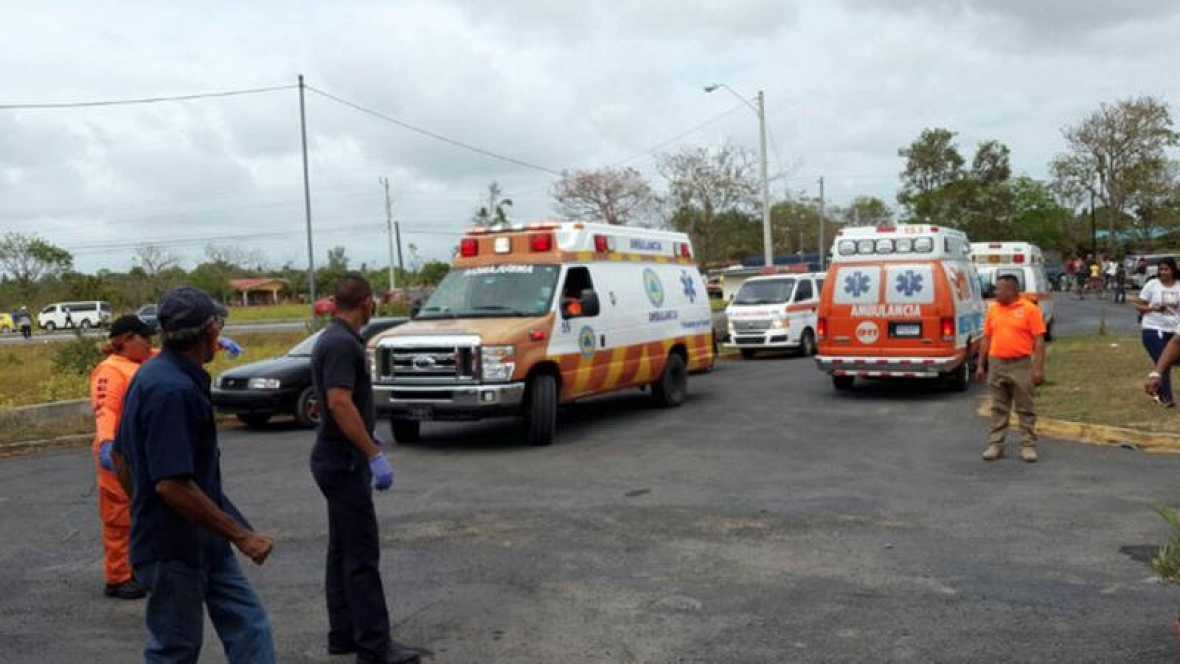 PANAMA: Unos 15 muertos y 50 heridos tras caer autobús por un puente
