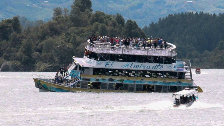 COLOMBIA: Aumenta a 10 el número de muertos en naufragio barco turístico