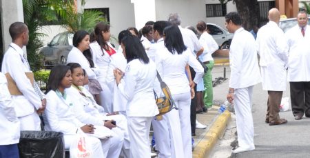 Médicos del sector público RD realizan segundo día de huelga