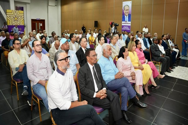 Homenaje convocó a líderes del partido.