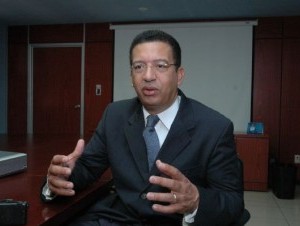 Johnny Jones sorprende: apoya reelección de Danilo Medina imagen
