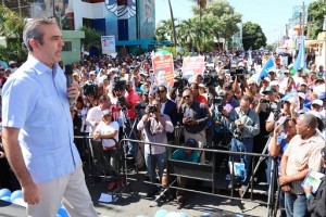 Abinader dice «la verdad derrotará a Danilo»; exige rebaja productos