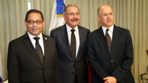 El Presidente Medina junto a Mariano Germán y Francisco Domínguez Brito.