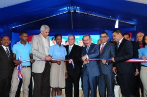 Danilo Medina inaugura un liceo de 28 aulas en San Cristóbal