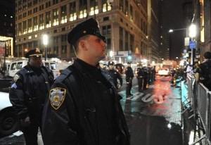 Presunto simpatizante EI amenaza con matar policías en calles de NY