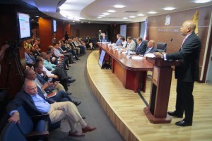 JCE aprueba reglamento de fusiones y entrega corte del padrón