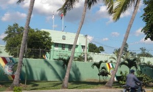 LA VEGA: Familiares reclusos elogian actuación militar en motín LA VEGA: Familiares reclusos elogian actuación militar en motín