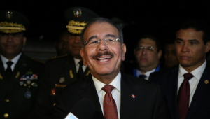Danilo Medina regresa de Guatemala donde habló del Plan de Regularización