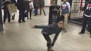 Discapacitada cautiva con baile en tren de NY