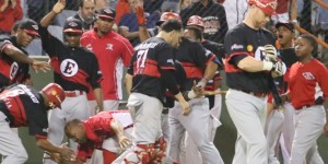 Leones vencen Licey y están a un paso del campeonato Leones vencen Licey y están a un paso del campeonato