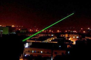 SANTIAGO: Arrestan hombre enfocaba aviones con un equipo de rayos láser SANTIAGO: Arrestan hombre enfocaba aviones con un equipo de rayos láser