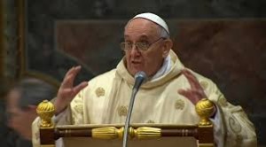 Papa dice es momento de acabar con  «arrogancia de poderosos»