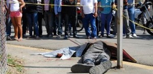 TAMAYO: Multitud mata a dos hombres que habrían asaltado banca TAMAYO: Multitud mata a dos hombres que habrían asaltado banca