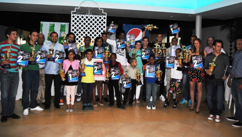 Galardonan a mejores pilotos de motocross en el 2015 imagen