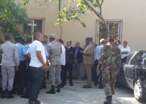 Matan a balazos mujer policía frente a juzgado de paz de SDE Matan a balazos mujer policía frente a juzgado de paz de SDE