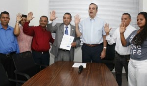 Abinader juramenta en OLA a ex cónsul y dirigente PLD