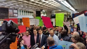 Dominicanos opuestos  a cierre supermercado