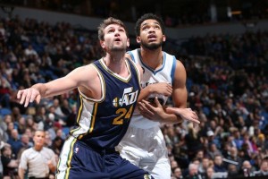 Karl-Anthony Towns atrapa 10 rebotes por Minnesota