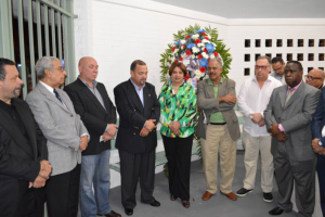 MIAMI: PRSC y PRM depositan ofrenda en busto de Duarte