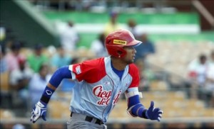 Cuba critica a peloteros desertores por entregarse a “mercaderes” del béisbol