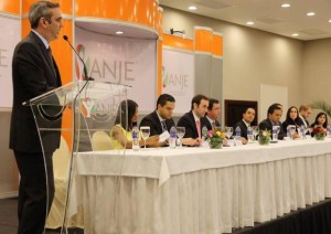 Abinader dice que por ética Danilo Medina tiene que tomar licencia Abinader dice que por ética Danilo Medina tiene que tomar licencia