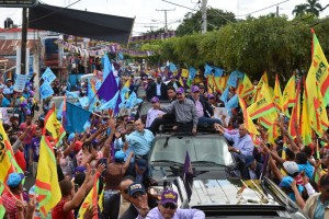 Por segundo día, Danilo recorre en caravana cuatro zonas del Cibao