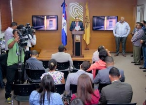 JCE prohíbe a legisladores uso del «barrilito» y «cofrecito» en campaña JCE prohíbe a legisladores uso del «barrilito» y «cofrecito» en campaña