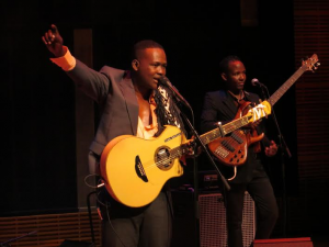 Joan Soriano  pone dominicanos a bailar en el Carnegie Hall