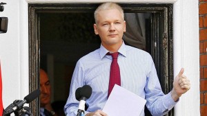 Fundador de WikiLeaks bombardea a Clinton Fundador de WikiLeaks bombardea a Clinton