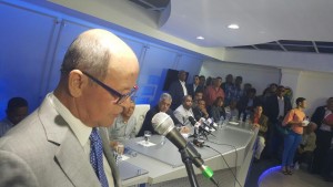 Senador Félix Vásquez dejó el PRSC y fue juramentado en el PRD Senador Félix Vásquez dejó el PRSC y fue juramentado en el PRD